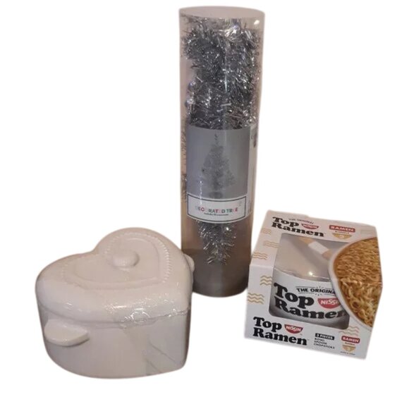 Christmas Bundle - Table Top Tree - Heart Shape Dish - Ramen Bowl with Spoon - Picture 3 of 12